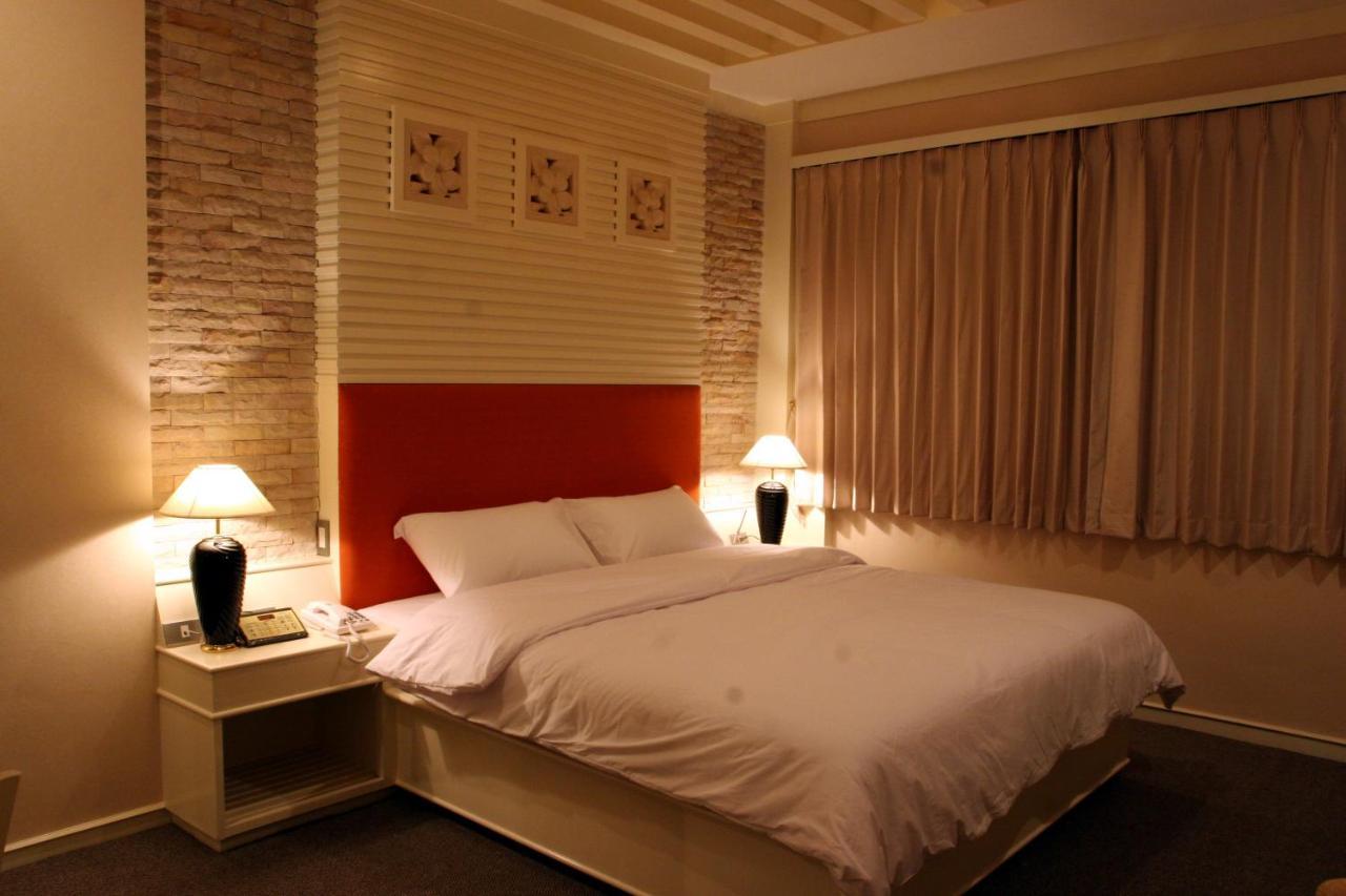The Rich Hotel Nonthaburi Extérieur photo