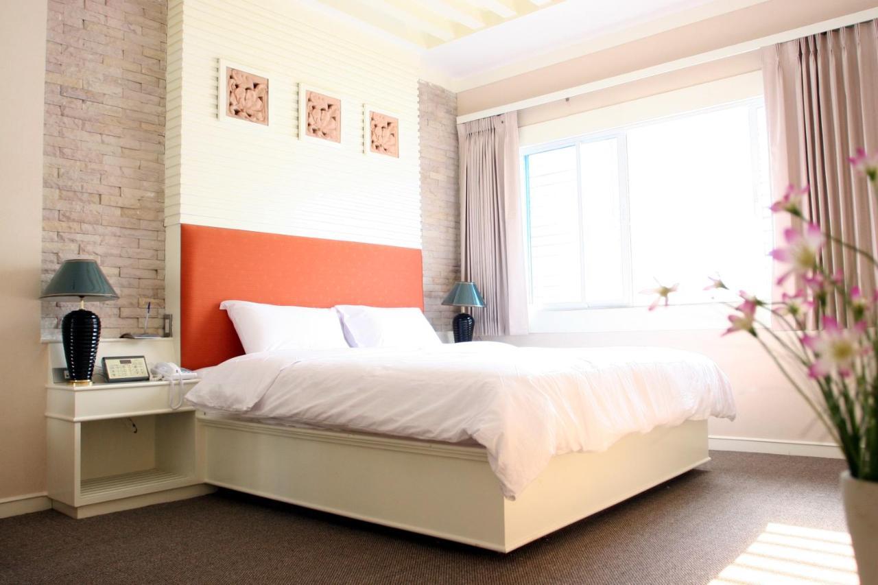 The Rich Hotel Nonthaburi Extérieur photo