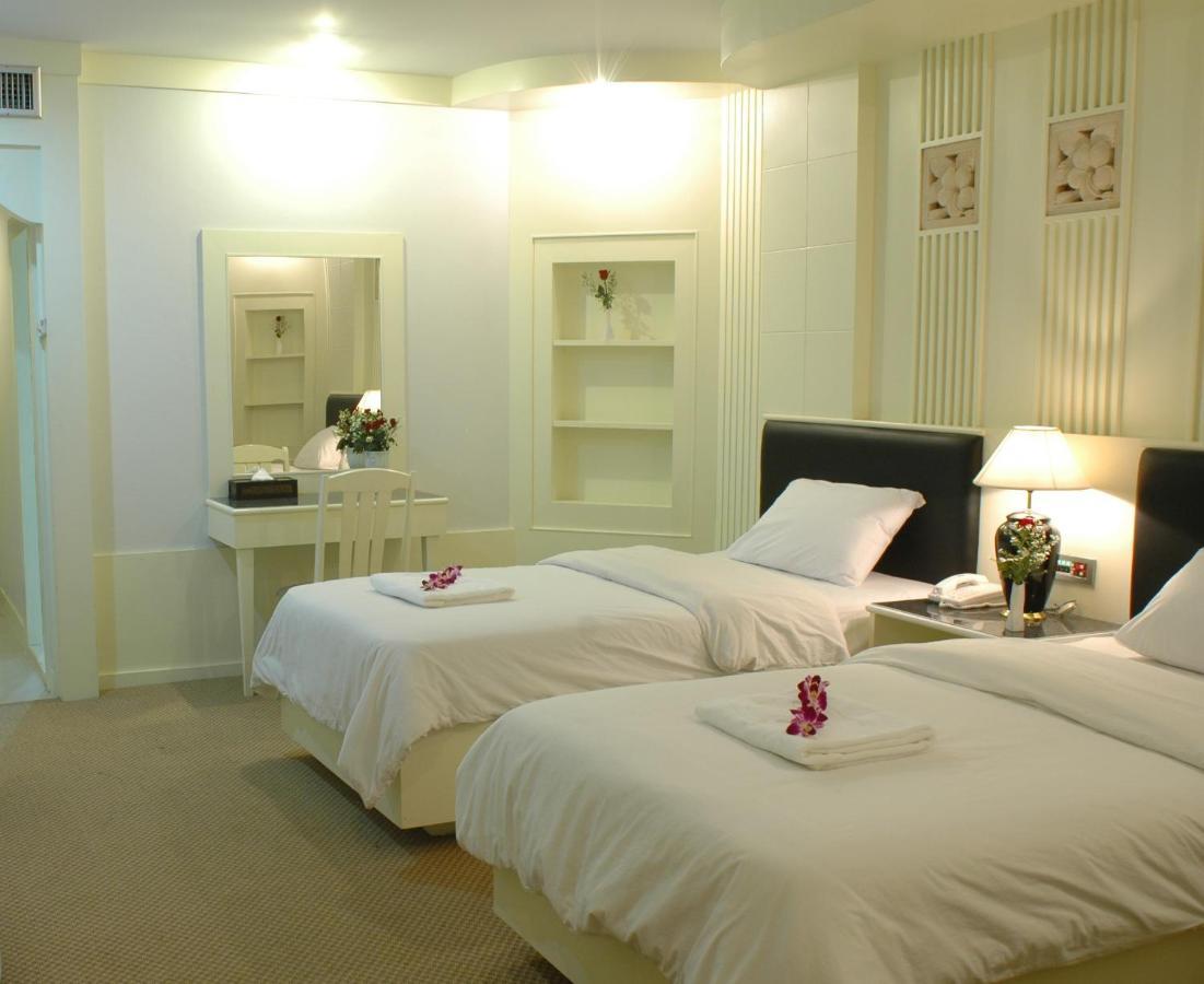 The Rich Hotel Nonthaburi Extérieur photo