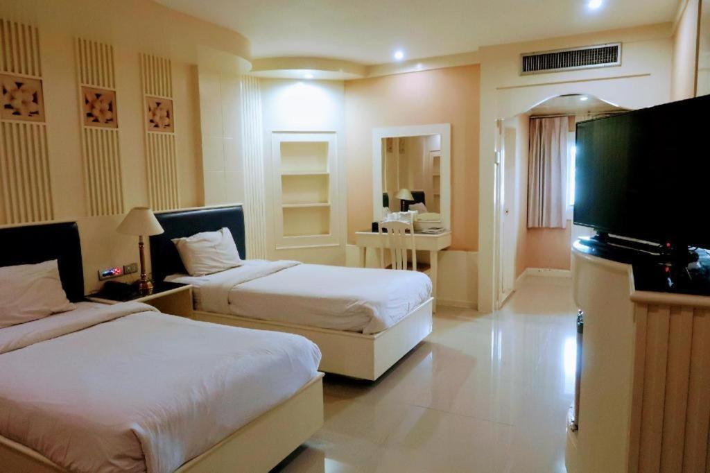 The Rich Hotel Nonthaburi Extérieur photo
