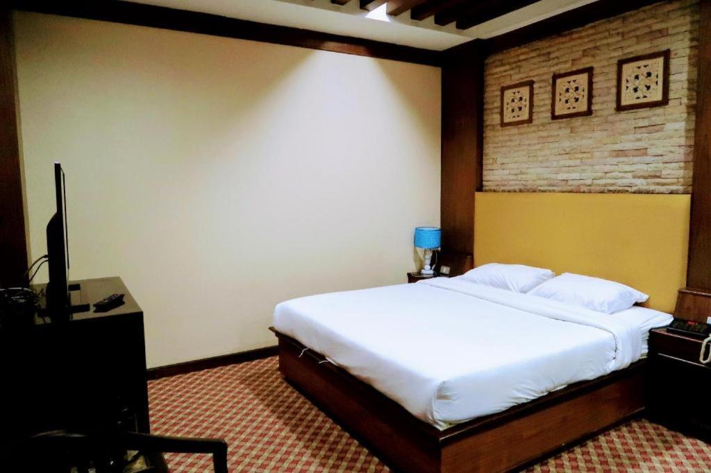 The Rich Hotel Nonthaburi Extérieur photo