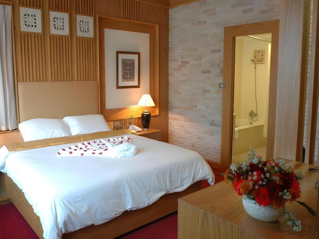 The Rich Hotel Nonthaburi Extérieur photo