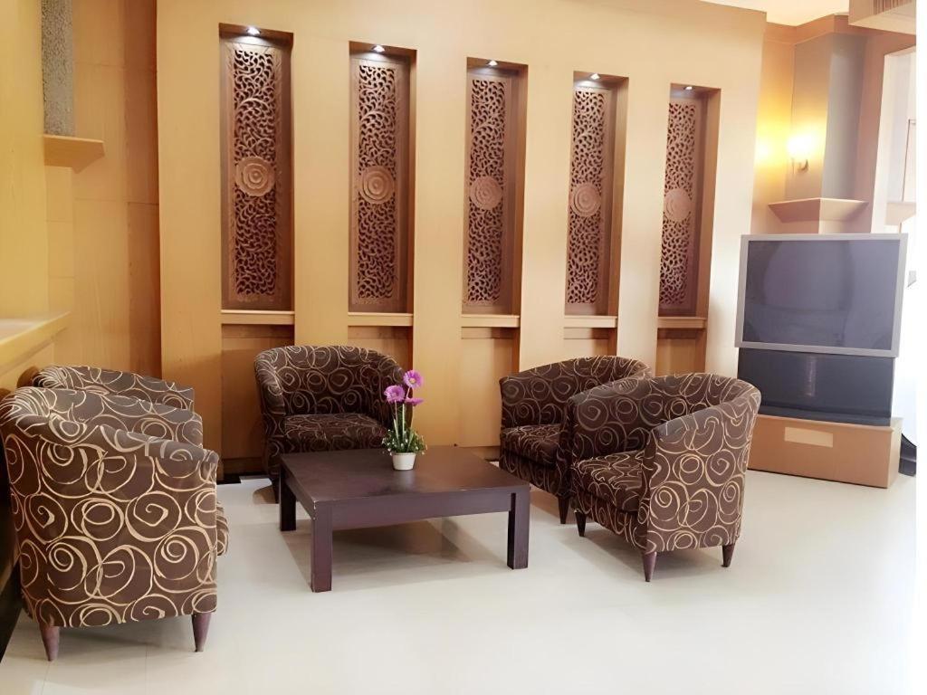 The Rich Hotel Nonthaburi Extérieur photo