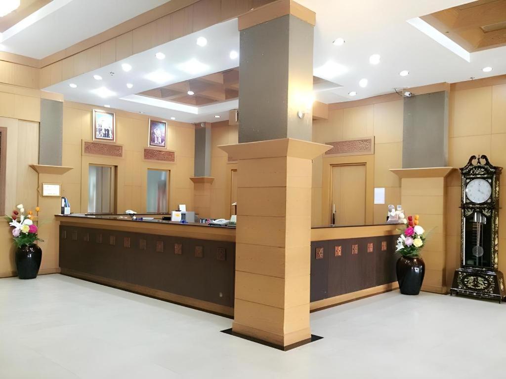 The Rich Hotel Nonthaburi Extérieur photo