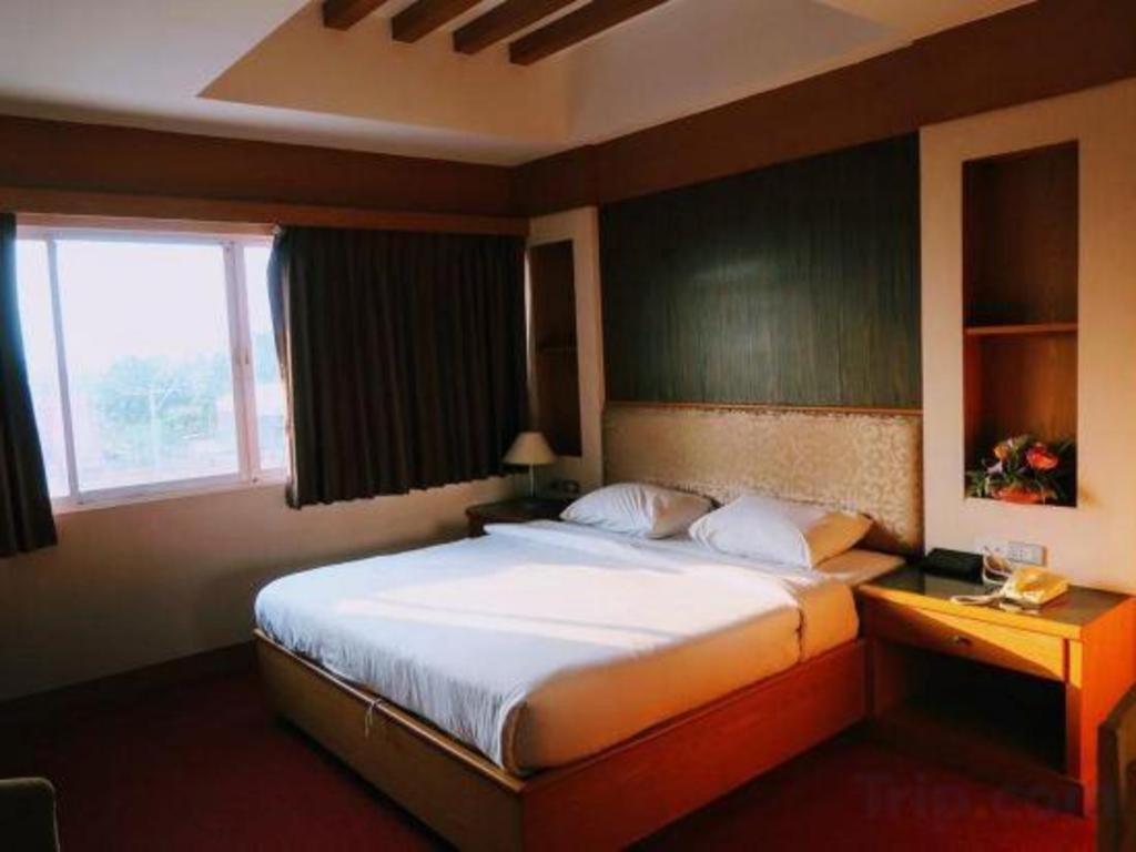 The Rich Hotel Nonthaburi Extérieur photo
