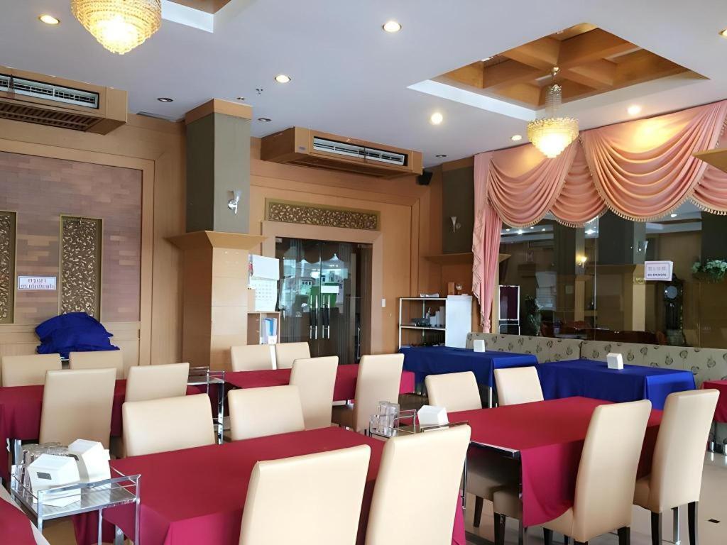 The Rich Hotel Nonthaburi Extérieur photo
