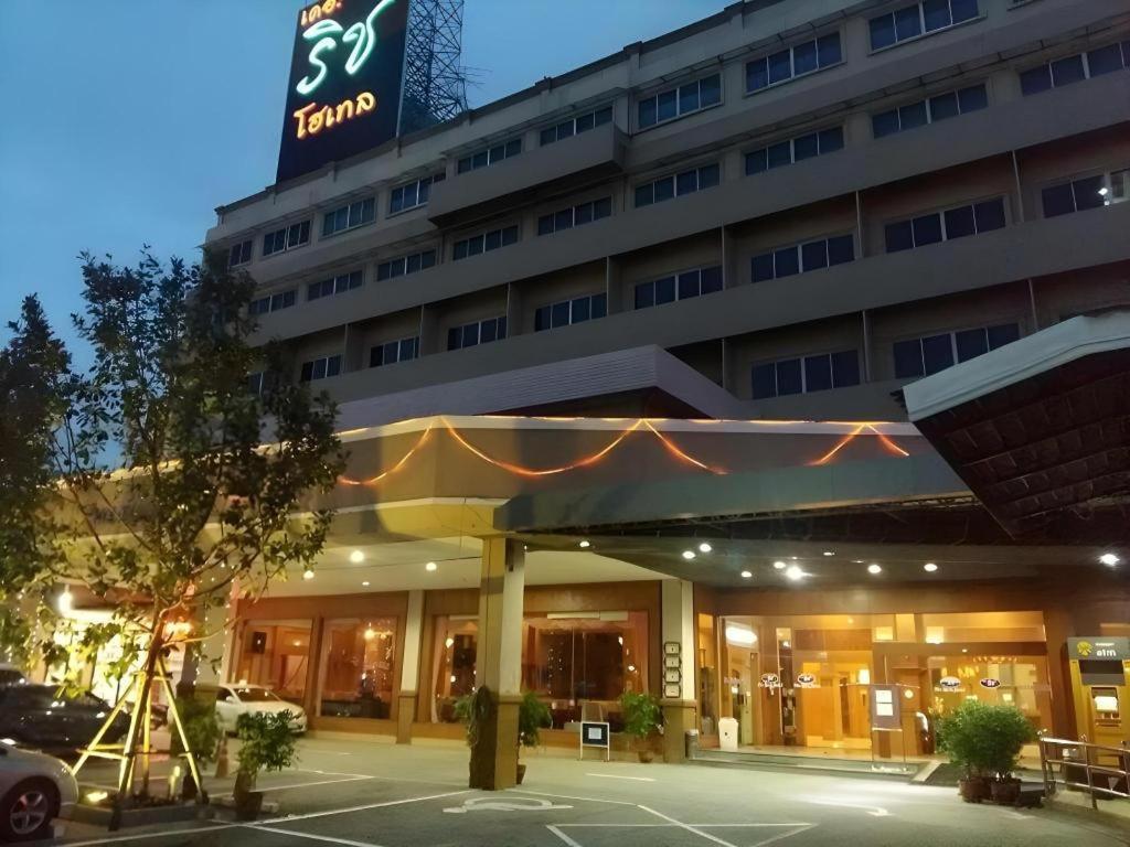 The Rich Hotel Nonthaburi Extérieur photo