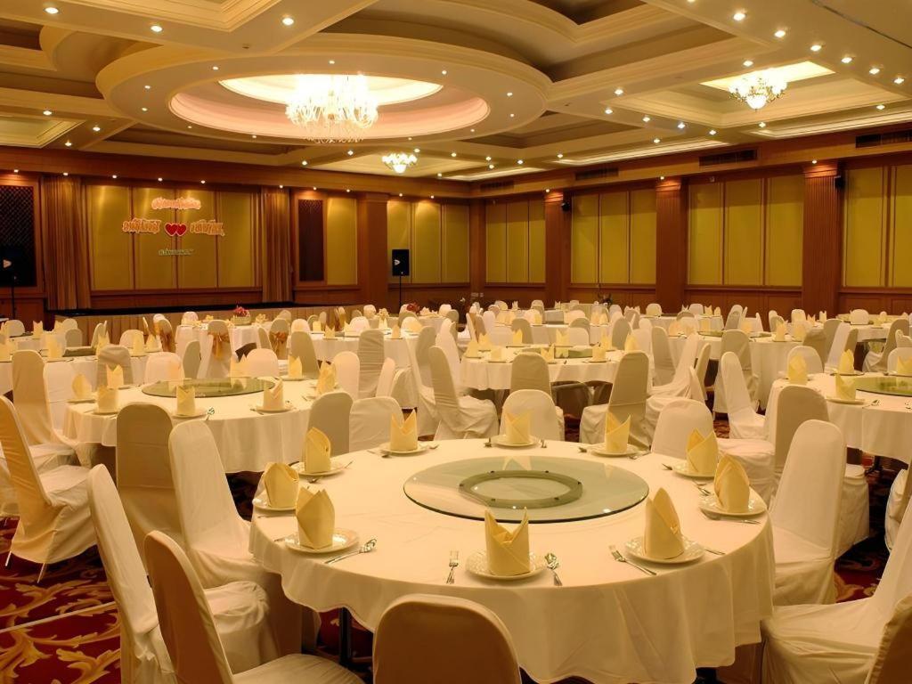 The Rich Hotel Nonthaburi Extérieur photo