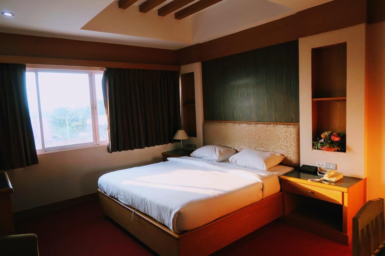 The Rich Hotel Nonthaburi Extérieur photo